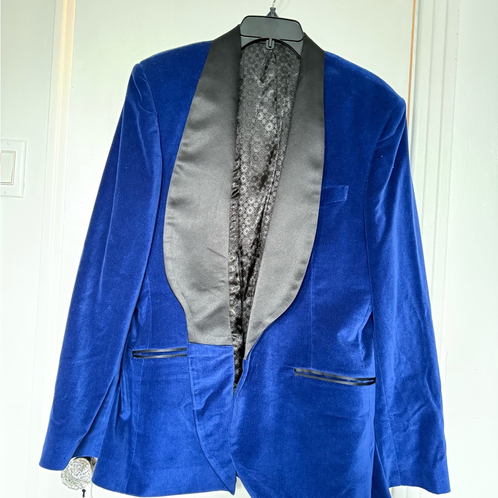 Harlequin Elegant Blue Velvet Blazer with Black Satin Lapel | P+P=24inch.